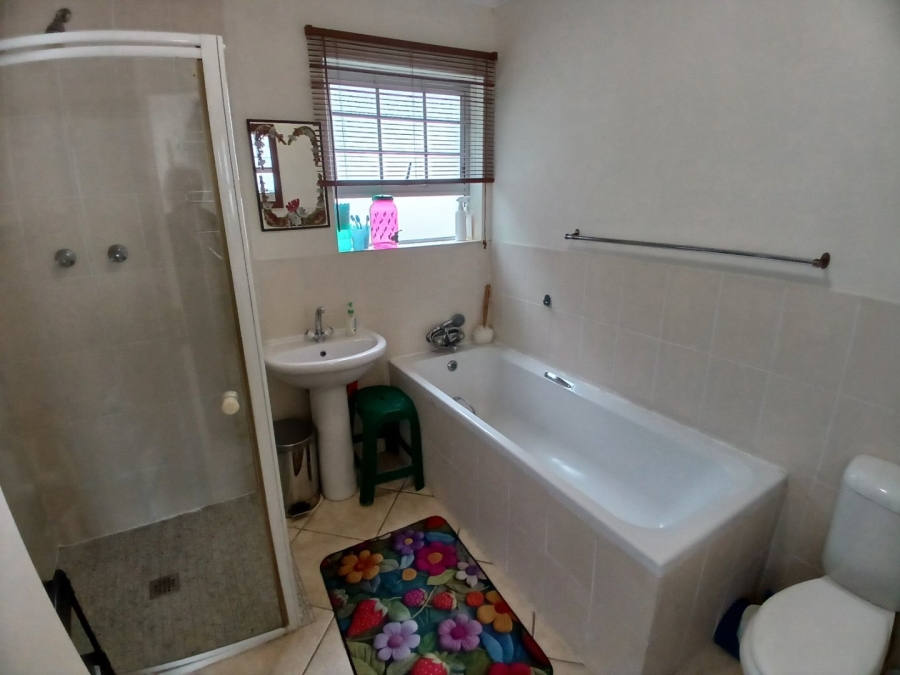 3 Bedroom Property for Sale in Fraaiuitsig Western Cape